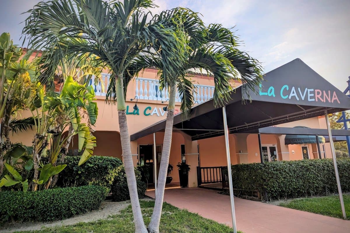 La Caverna — photo 1 of 6