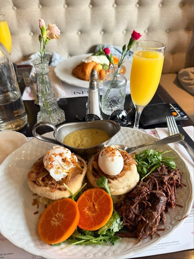 Regine Cafe