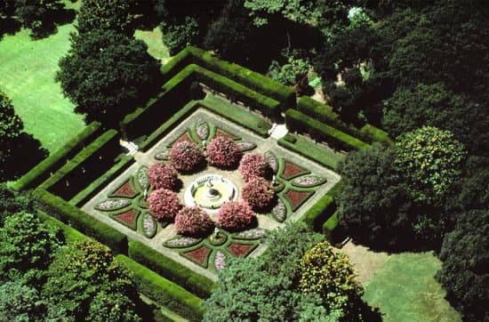 Elizabethan Gardens — photo 1 of 6