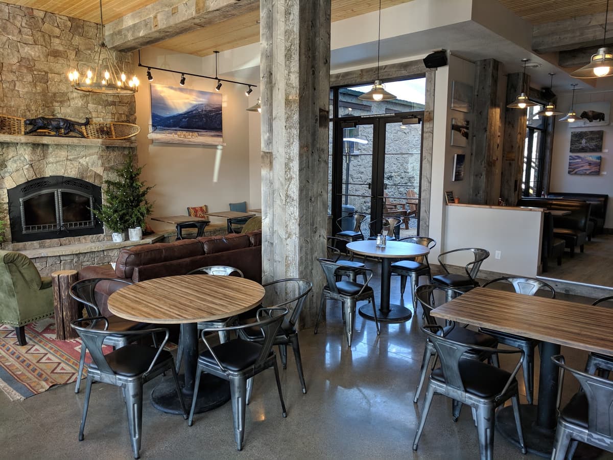 Wonderland Cafe & Lodge