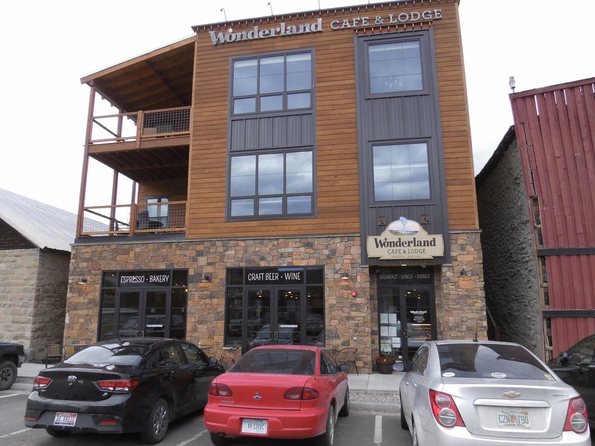 Wonderland Cafe & Lodge