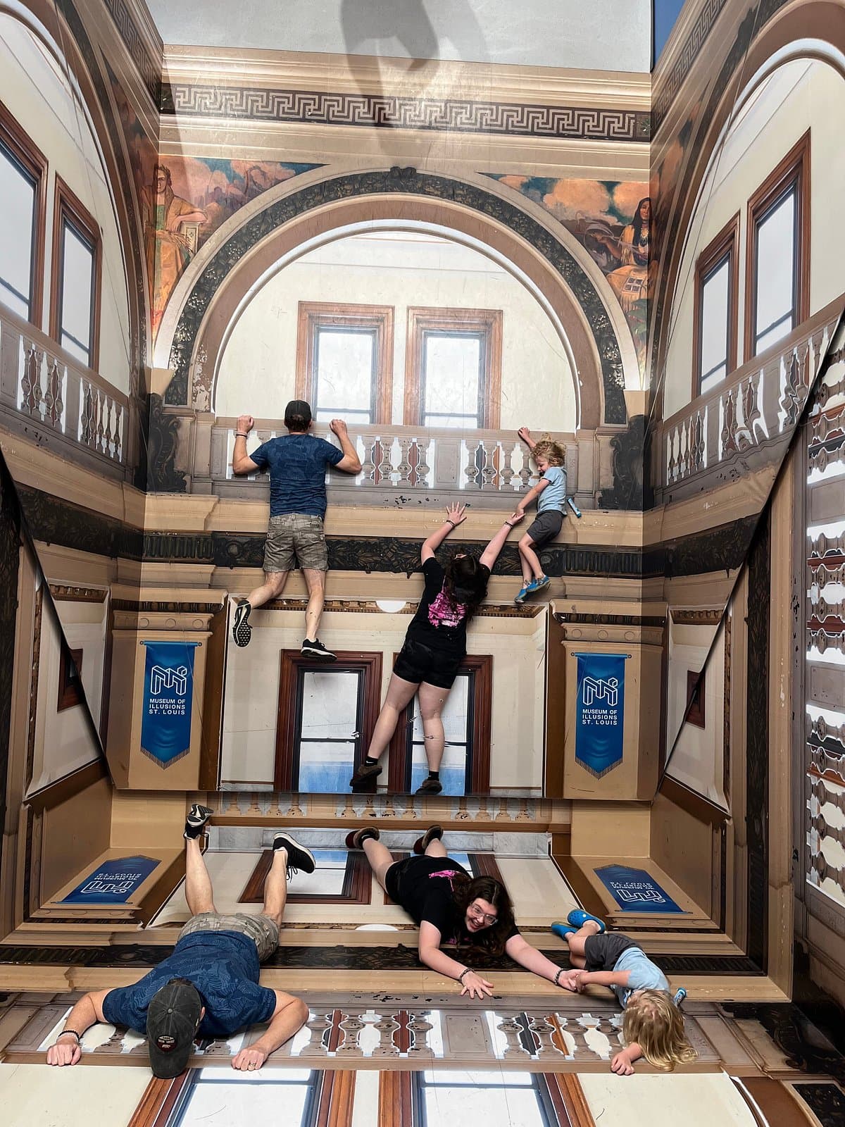 Museum of Illusions - St. Louis