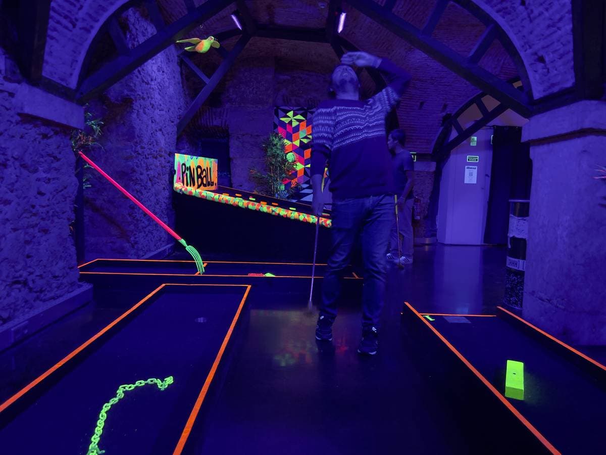 Neon Minigolf Lisbon, photo 1 of 6