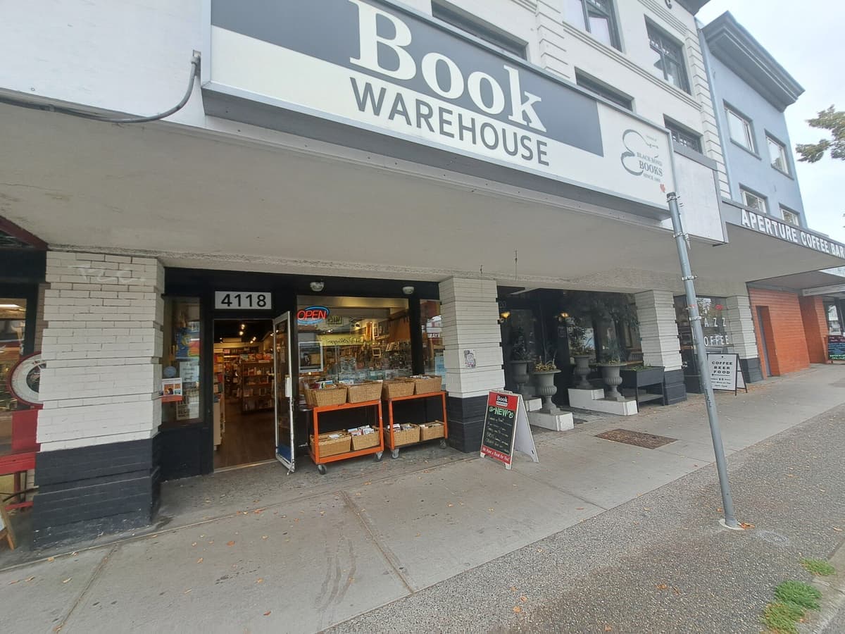 Book Warehouse, photo 1 of 6