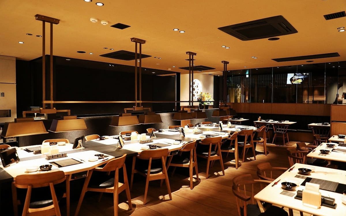Momo Paradise Shinjuku Higashi-guchi