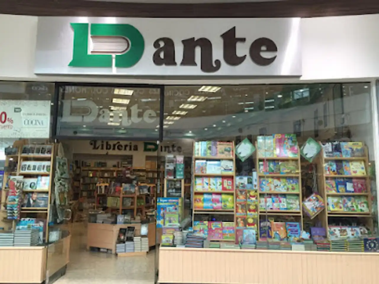 Dante libraries Gran Plaza Cancun