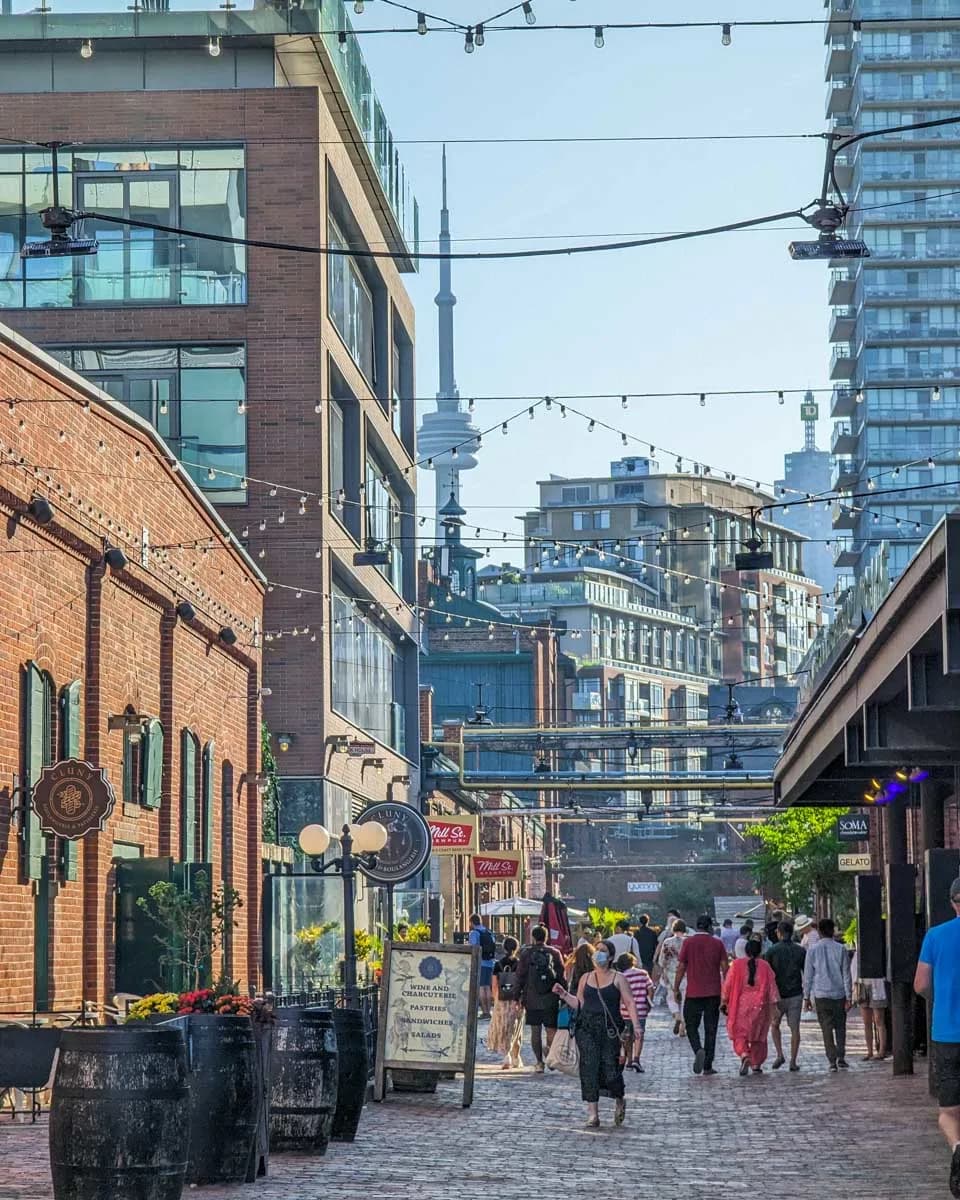 Go Tours Canada - Distillery District