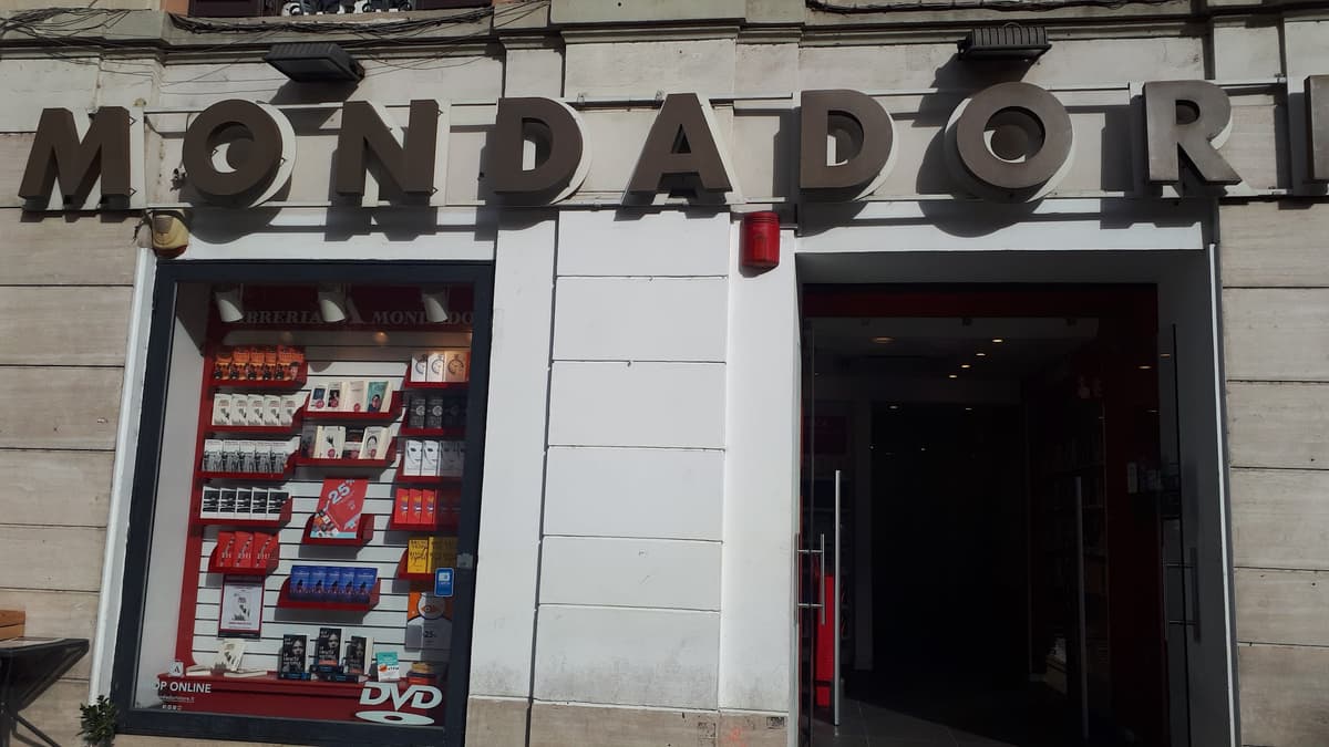 Mondadori Bookstore