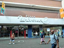 Plaza Universal