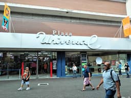 Plaza Universal