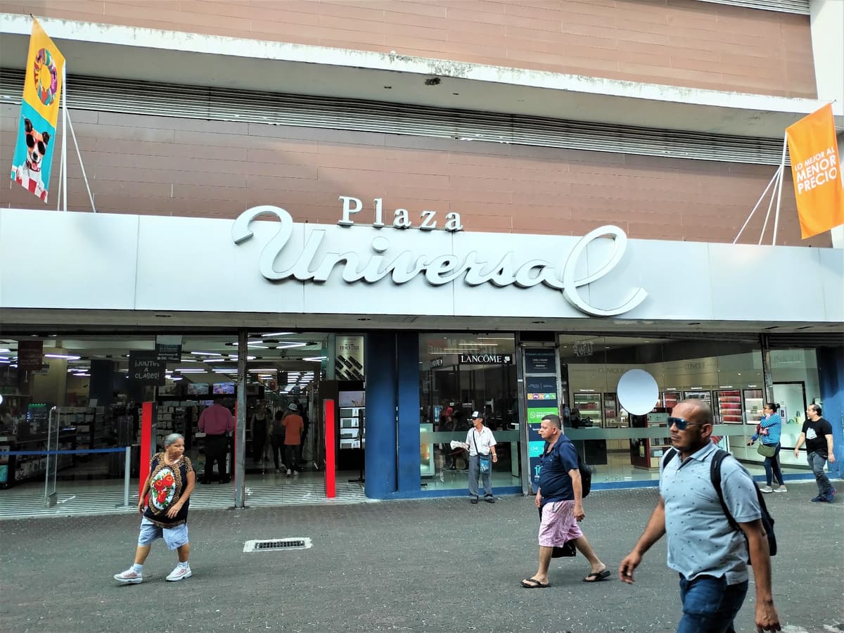 Plaza Universal
