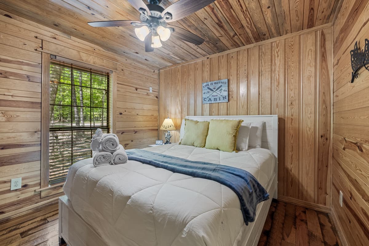 The Hoot-n-Holler Inn