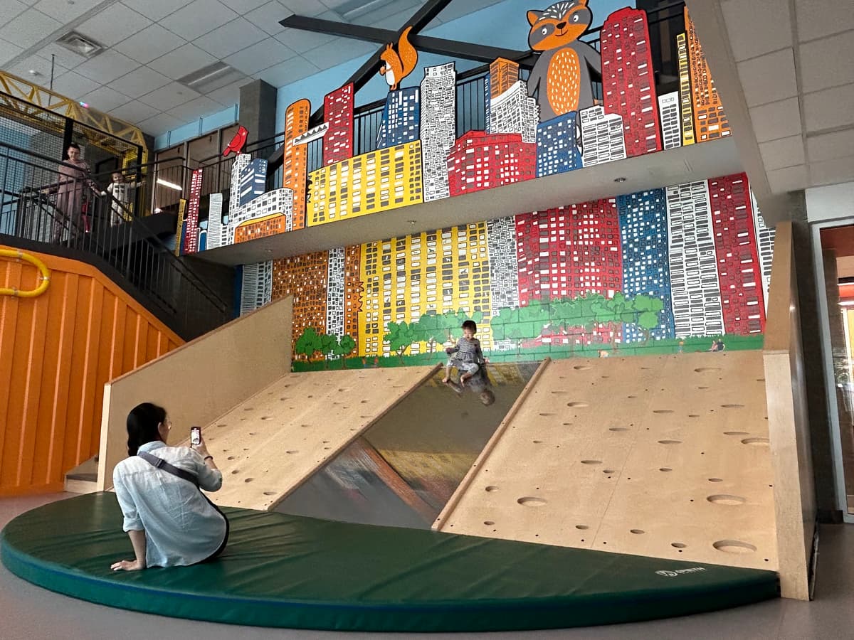 Canoe Landing Community Recreation Centre, photo 1 of 1