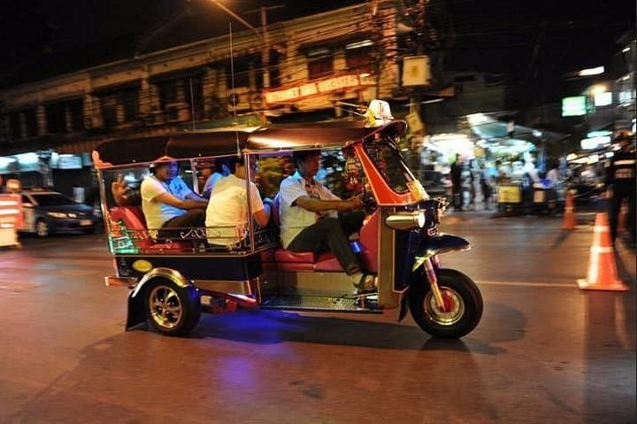 FriendlyLocalTrip - BangkokFunRide - E-scooters, E-TukTuk & Bike Tours, photo 1 of 2