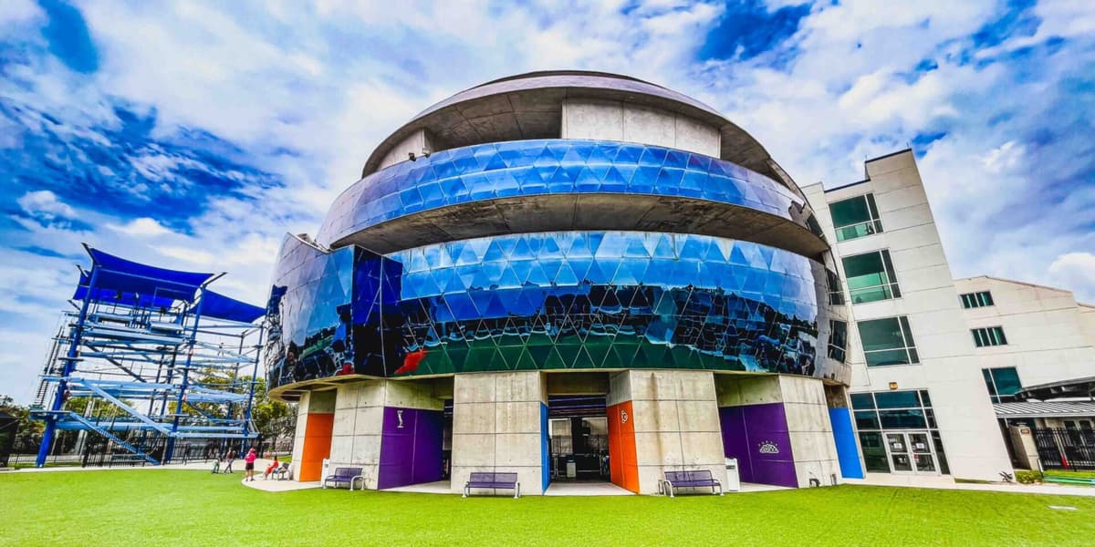 Saunders Planetarium