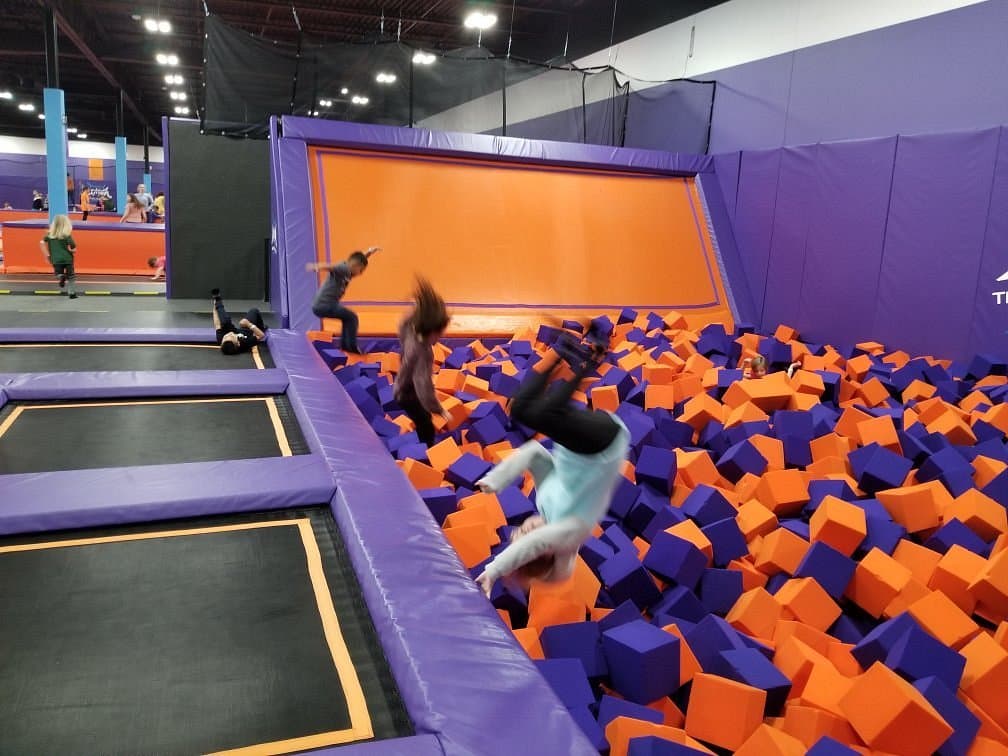 Altitude Chicago Trampoline Park — photo 1 of 6