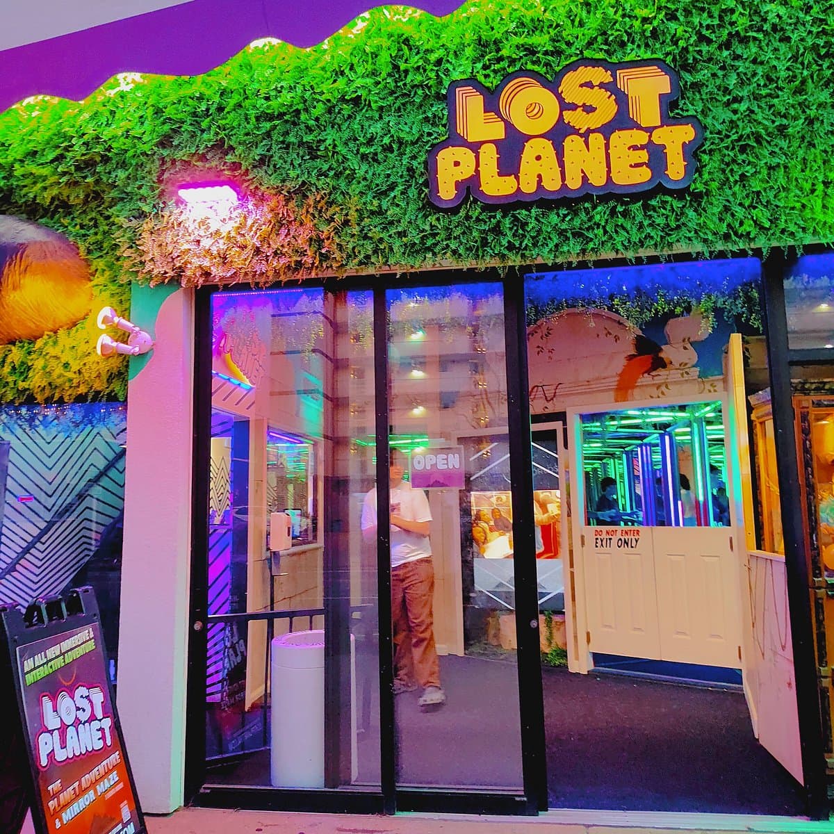 Lost Planet's - Mirror Maze