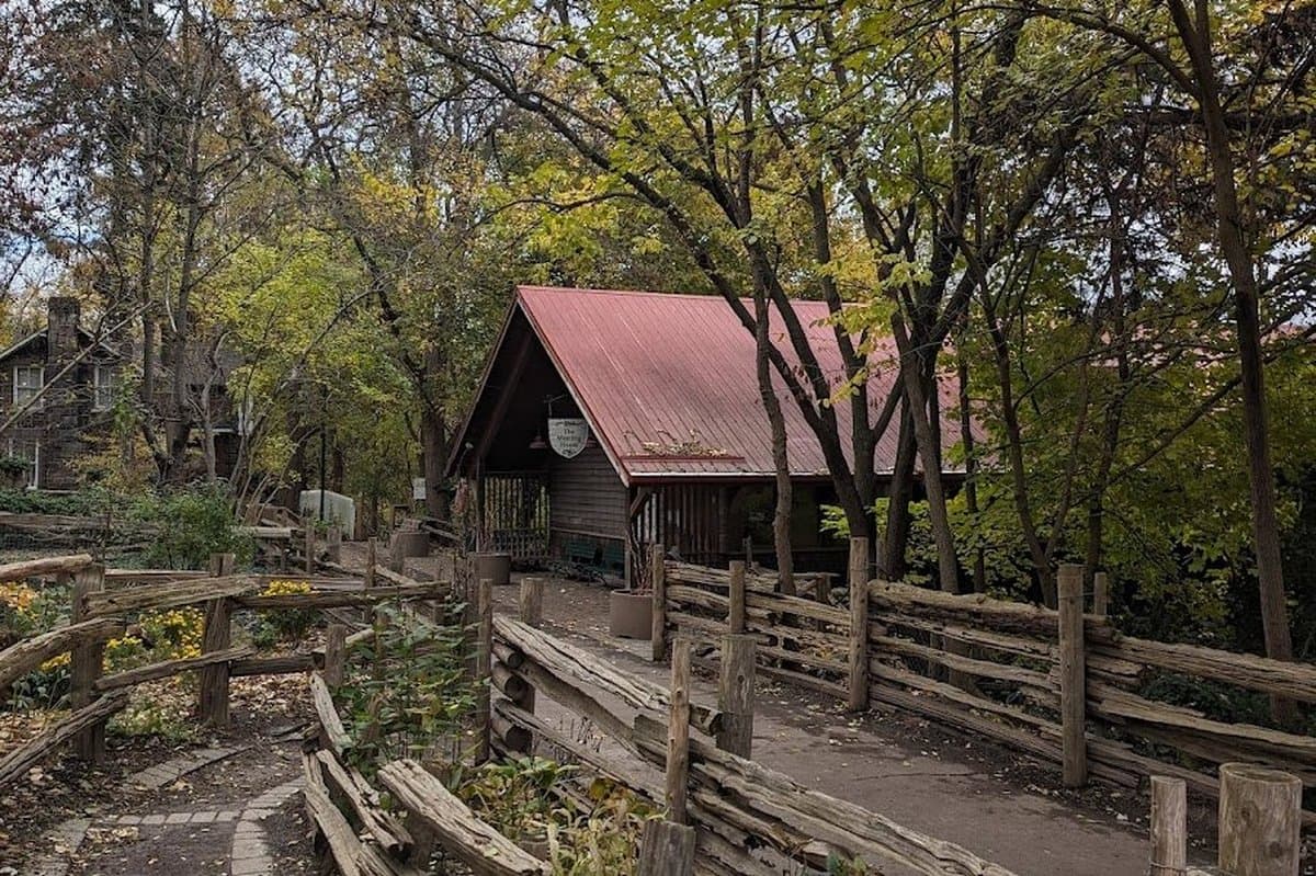 Riverdale Farm - Meeting House