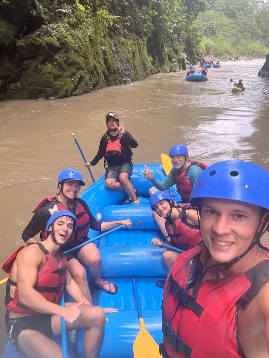 Exploradores Outdoors