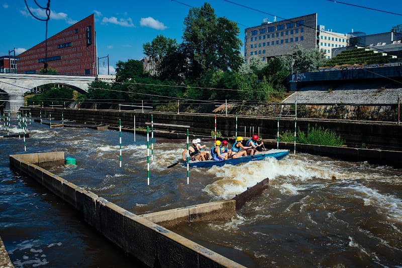 Vlny Štvanice - riversurfing a divoka voda