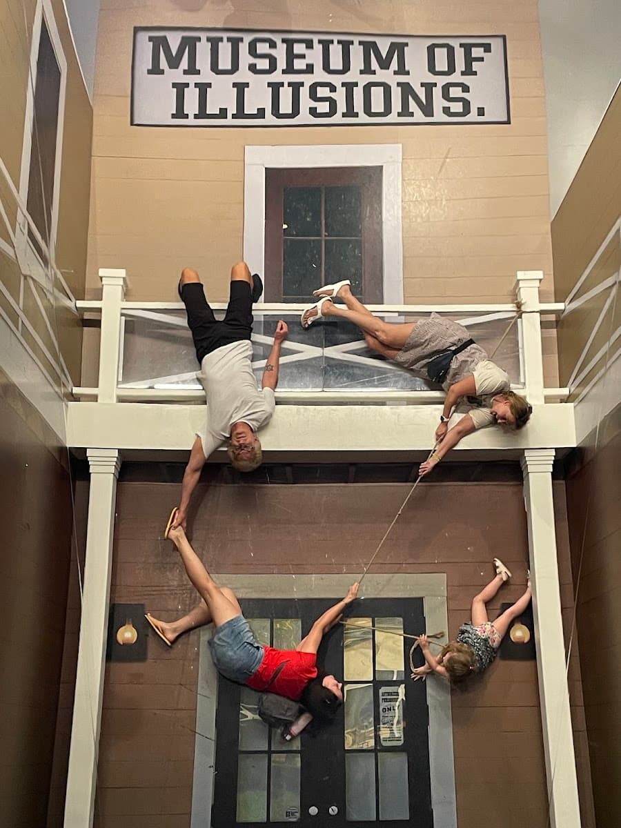 Museum of Illusions - San Diego