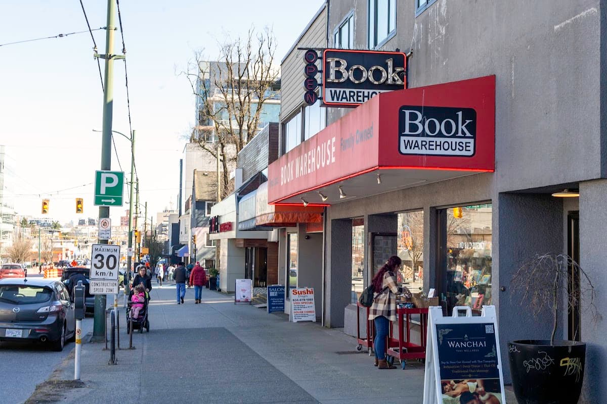 Book Warehouse — photo 1 of 1
