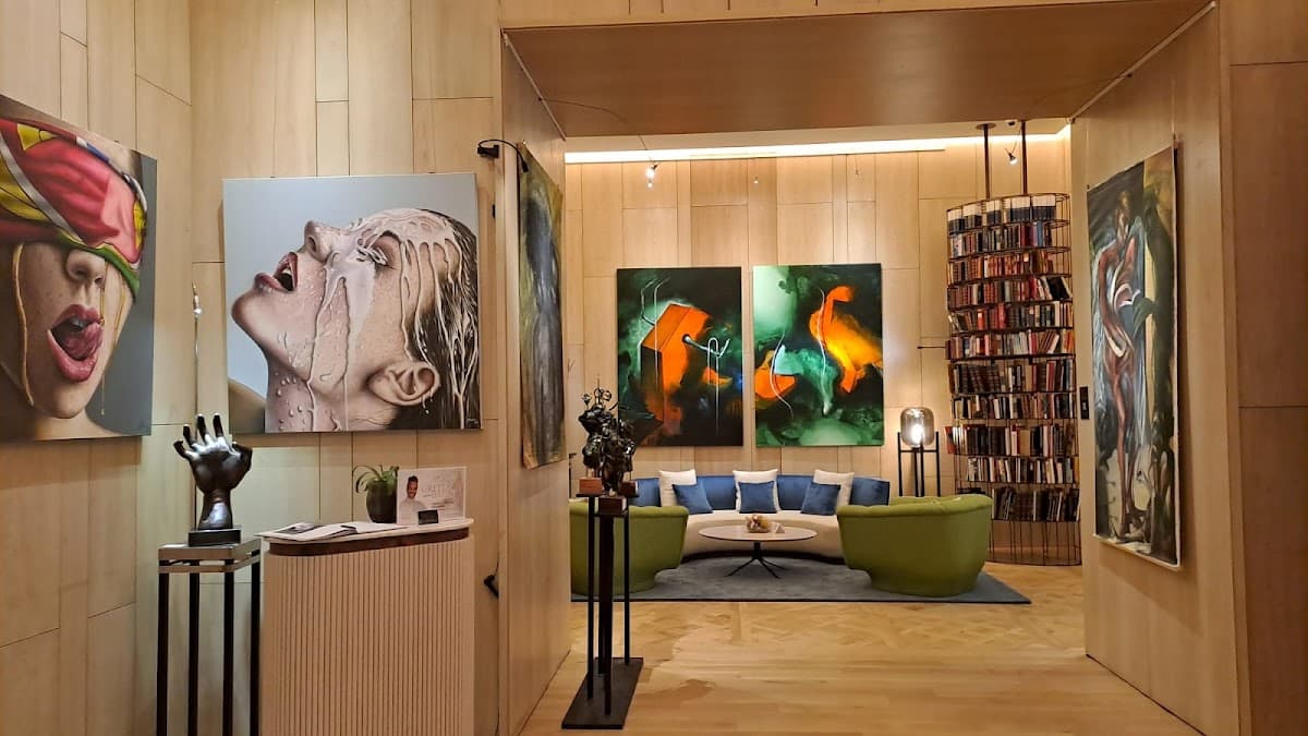 Associacão Arca Gallery - Espaco de exposicões "Art Gallery The One" — photo 1 of 6