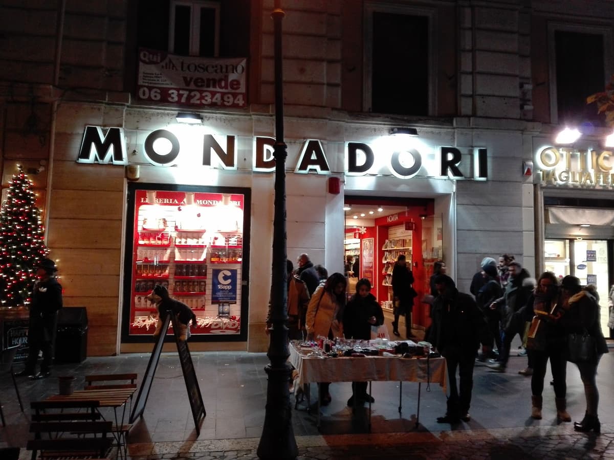 Mondadori Bookstore