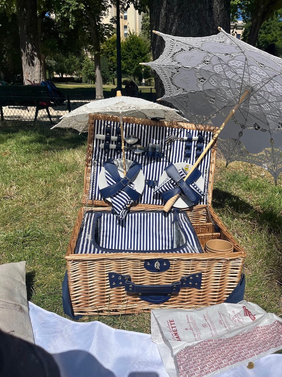 Love Picnic Paris - Picnic in Paris
