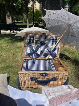 Love Picnic Paris - Picnic in Paris