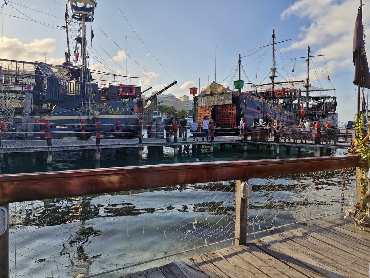 Jolly Roger Pirate Show