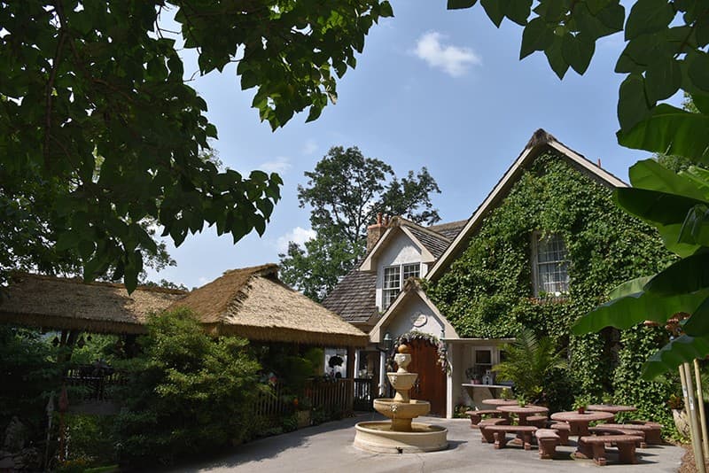 Parrot Mountain and Gardens