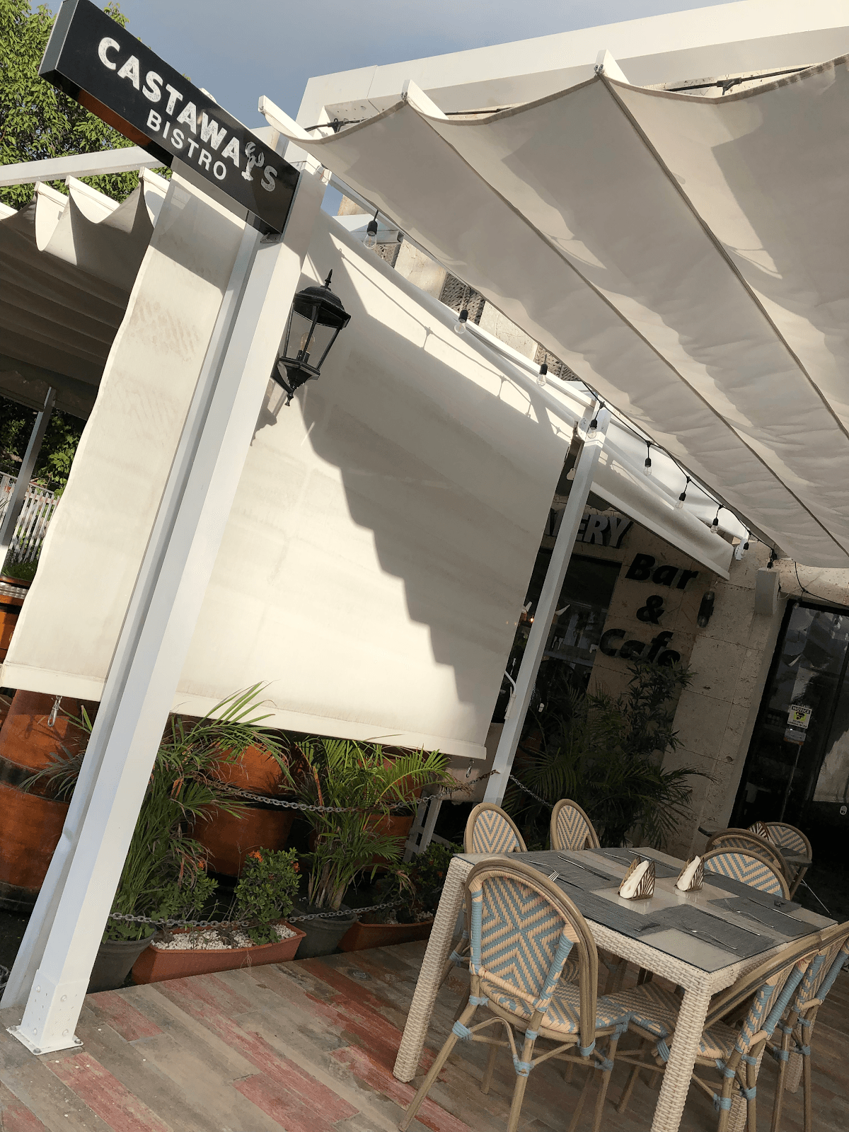 Castaways Bistro — photo 1 of 6