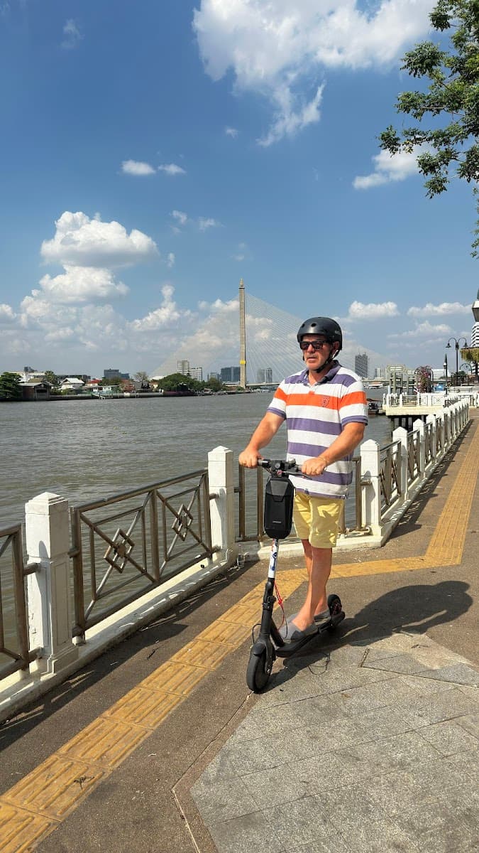 FriendlyLocalTrip - BangkokFunRide - E-scooters, E-TukTuk & Bike Tours
