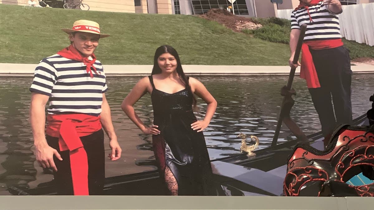 Old World Gondoliers